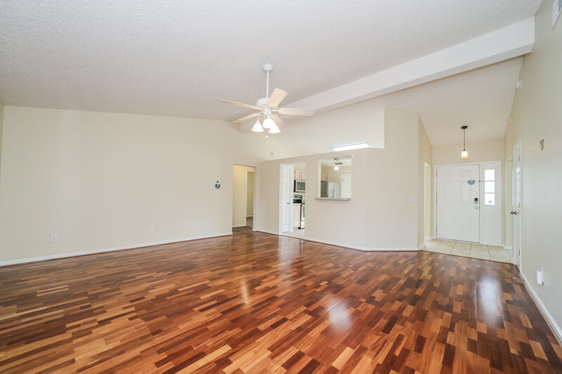 1,660/Mo, 3327 Ayrshire St Jacksonville, FL 32226 Living Room View 2