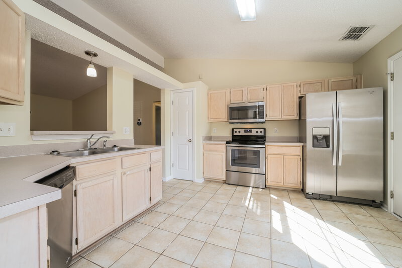 1,660/Mo, 3327 Ayrshire St Jacksonville, FL 32226 Kitchen View