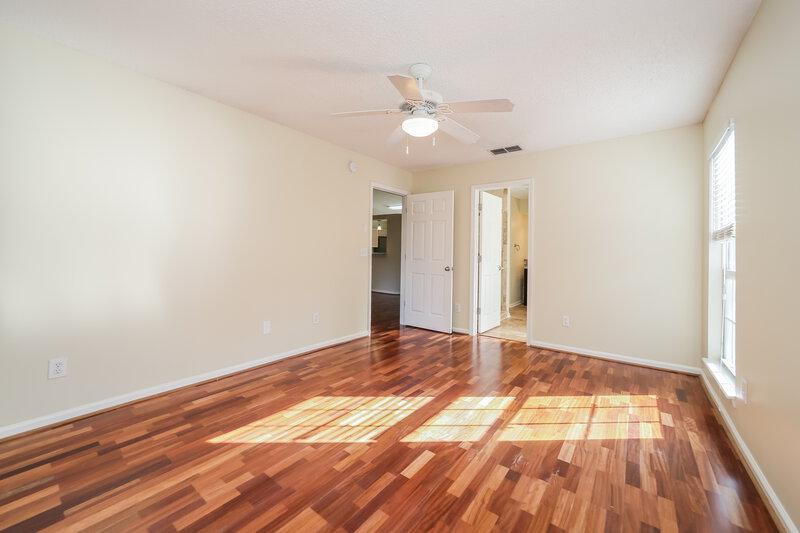 1,660/Mo, 3327 Ayrshire St Jacksonville, FL 32226 Main Bedroom View 2