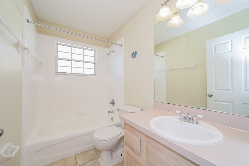 1,660/Mo, 3327 Ayrshire St Jacksonville, FL 32226 Bathroom View