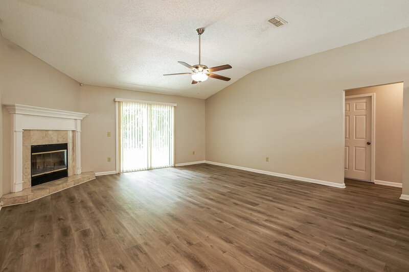 0/Mo, 3402 Westfield Dr Green Cove Springs, FL 32043 Living Room View