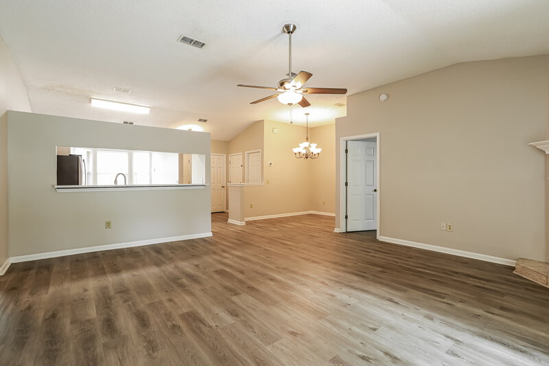0/Mo, 3402 Westfield Dr Green Cove Springs, FL 32043 Living Room View 2