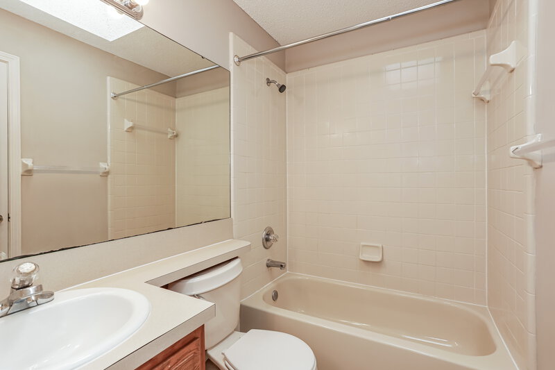 0/Mo, 3402 Westfield Dr Green Cove Springs, FL 32043 Bathroom View