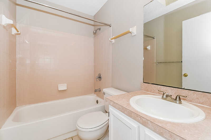 1,855/Mo, 12374 Mastin Cove Rd Jacksonville, FL 32225 Bathroom View