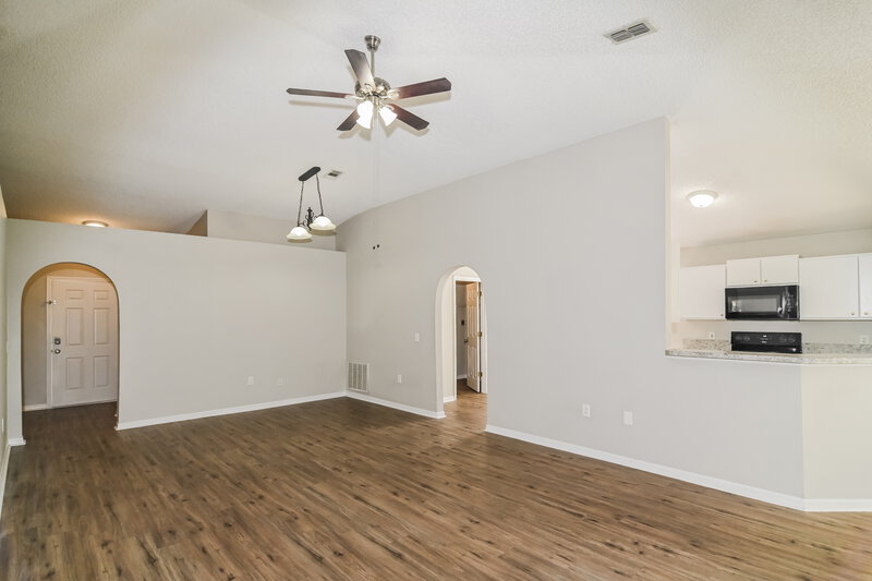 2,015/Mo, 3290 Carlotta Rd Middleburg, FL 32068 Living Room View 2