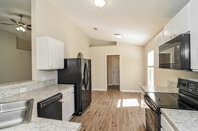 2,015/Mo, 3290 Carlotta Rd Middleburg, FL 32068 Kitchen View
