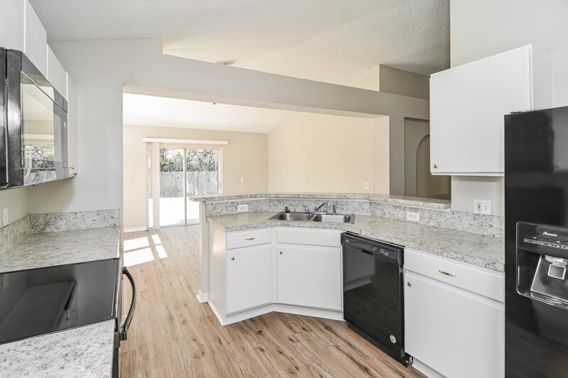 2,015/Mo, 3290 Carlotta Rd Middleburg, FL 32068 Kitchen View 2