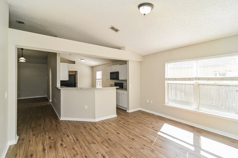 2,015/Mo, 3290 Carlotta Rd Middleburg, FL 32068 Family Room View 2