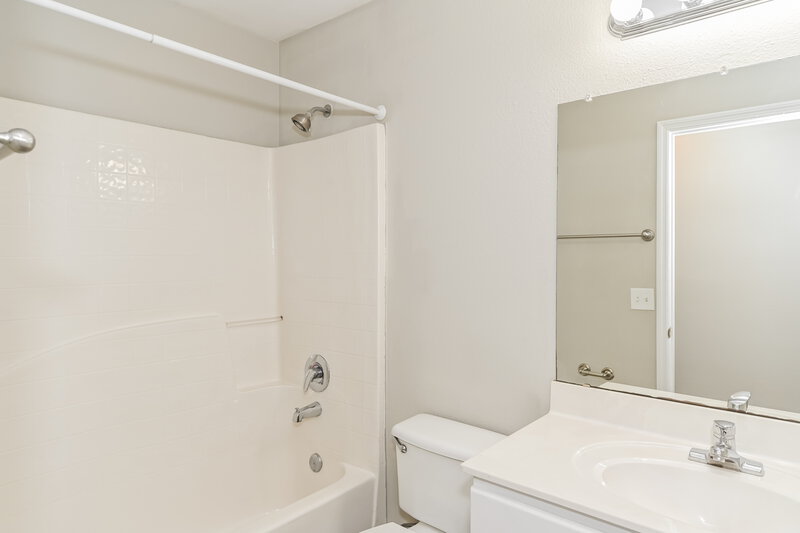 2,015/Mo, 3290 Carlotta Rd Middleburg, FL 32068 Bathroom View