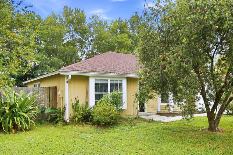 2,200/Mo, 1986 Apopka Dr Middleburg, FL 32068 Front View