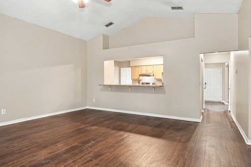 2,200/Mo, 1986 Apopka Dr Middleburg, FL 32068 Living Room View 2