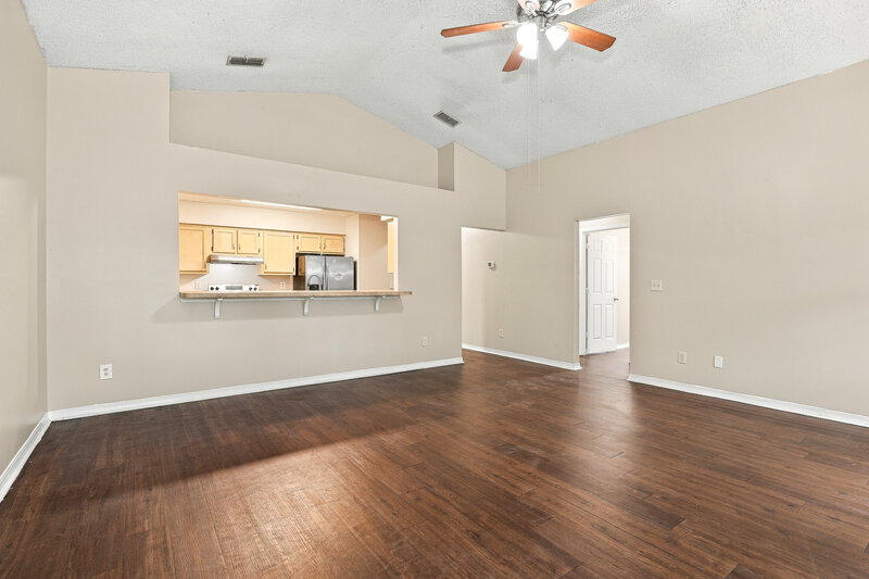 2,200/Mo, 1986 Apopka Dr Middleburg, FL 32068 Living Room View 3