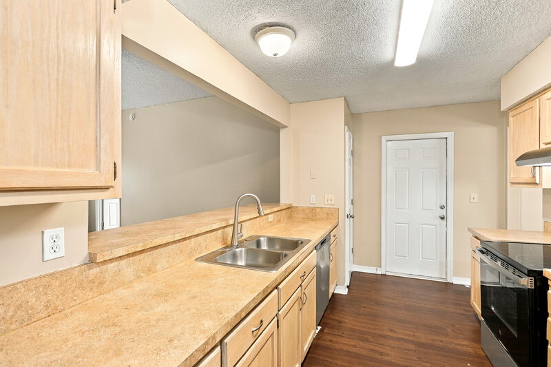 2,200/Mo, 1986 Apopka Dr Middleburg, FL 32068 Kitchen View