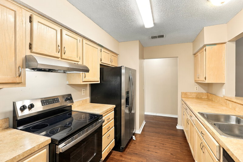 2,200/Mo, 1986 Apopka Dr Middleburg, FL 32068 Kitchen View 2