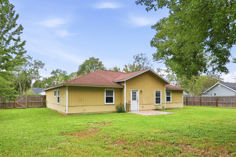 2,200/Mo, 1986 Apopka Dr Middleburg, FL 32068 Rear View
