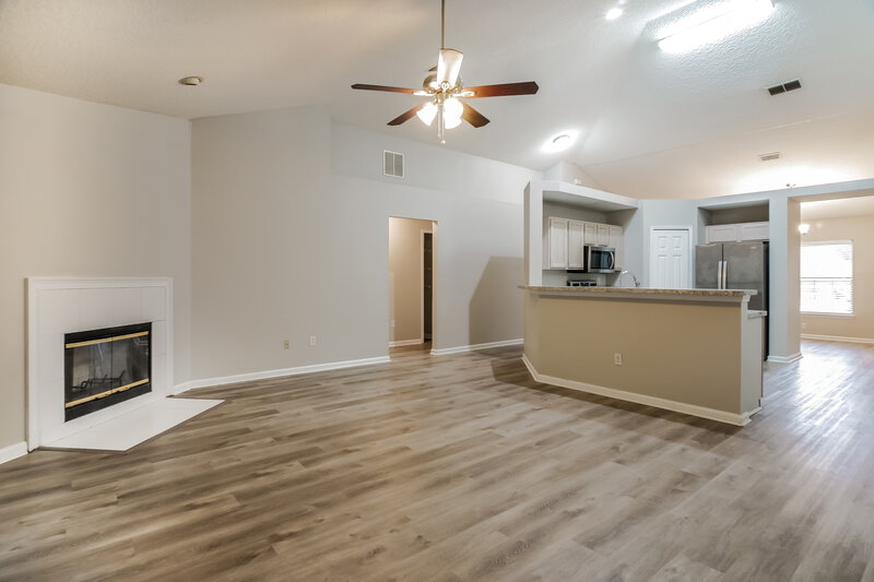 2,250/Mo, 761 New Wales Ln St Augustine, FL 32092 Living Room View 2