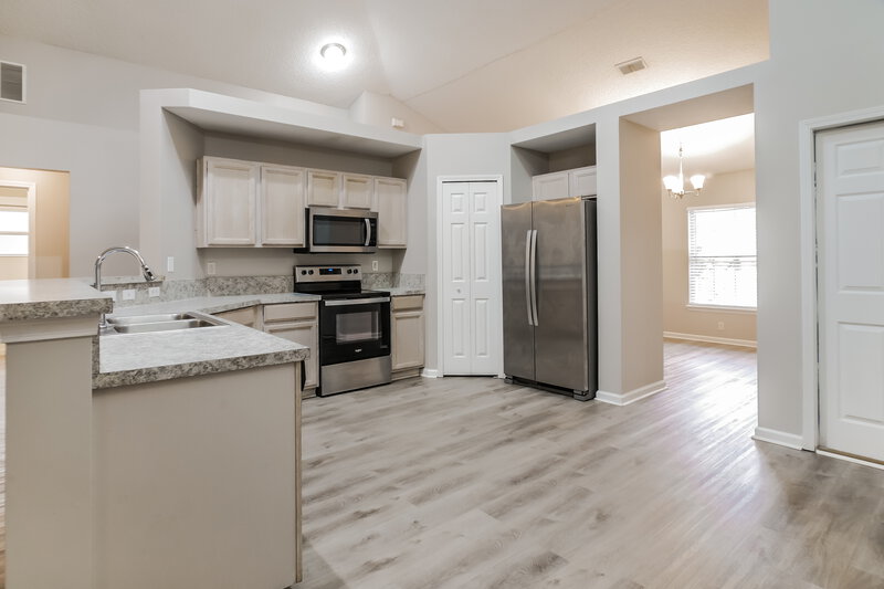 2,250/Mo, 761 New Wales Ln St Augustine, FL 32092 Kitchen View 2