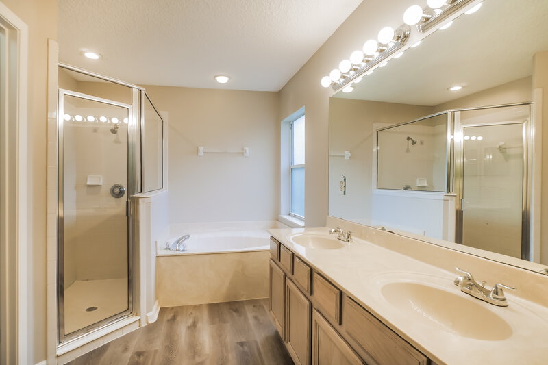 2,250/Mo, 761 New Wales Ln St Augustine, FL 32092 Main Bathroom View