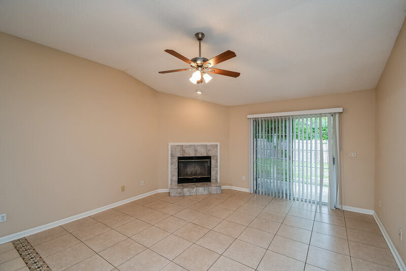 2,650/Mo, 7835 Longhorn Cir E Jacksonville, FL 32244 Living Room View