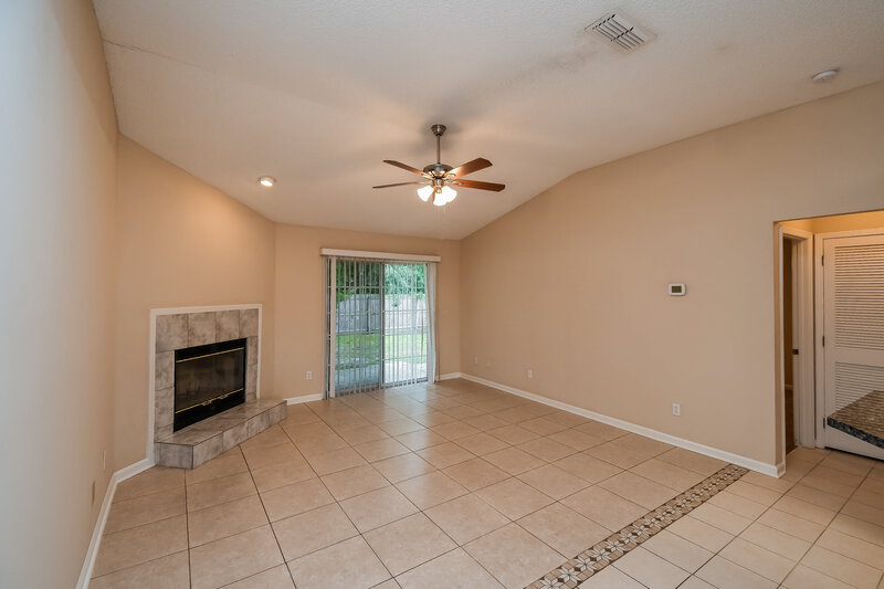 2,650/Mo, 7835 Longhorn Cir E Jacksonville, FL 32244 Living Room View 4