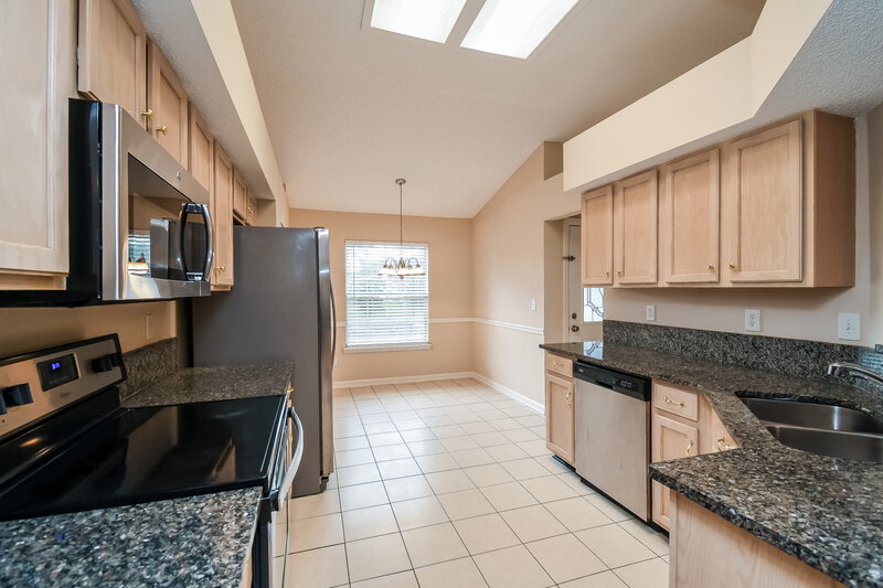 2,650/Mo, 7835 Longhorn Cir E Jacksonville, FL 32244 Kitchen View
