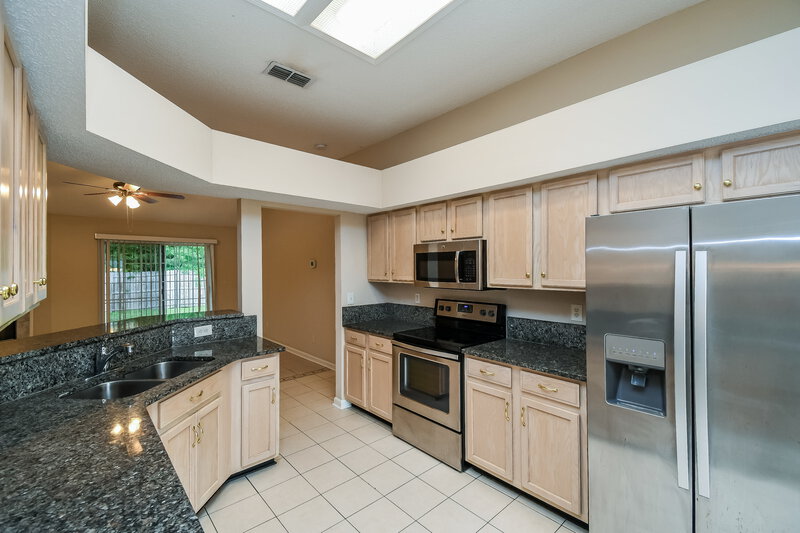 2,650/Mo, 7835 Longhorn Cir E Jacksonville, FL 32244 Kitchen View 2