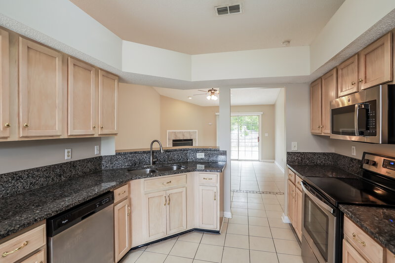 1,915/Mo, 7835 Longhorn Cir E Jacksonville, FL 32244 Kitchen View 2