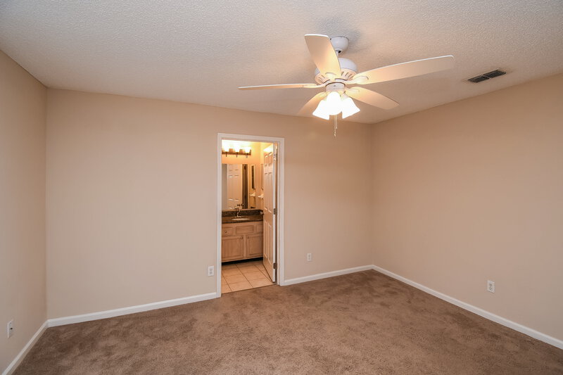 2,650/Mo, 7835 Longhorn Cir E Jacksonville, FL 32244 Main Bedroom View 2