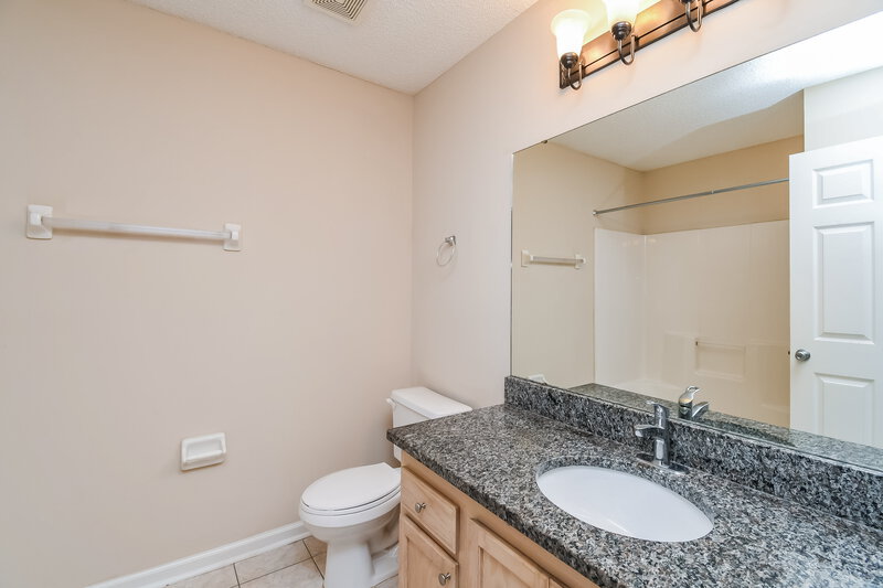 2,650/Mo, 7835 Longhorn Cir E Jacksonville, FL 32244 Main Bathroom View
