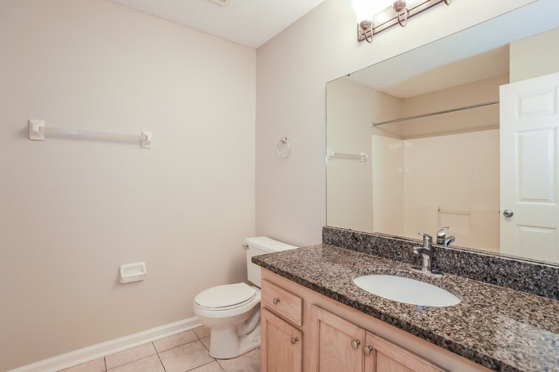 1,915/Mo, 7835 Longhorn Cir E Jacksonville, FL 32244 Bathroom View