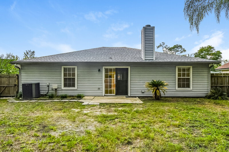 2,650/Mo, 7835 Longhorn Cir E Jacksonville, FL 32244 Rear View