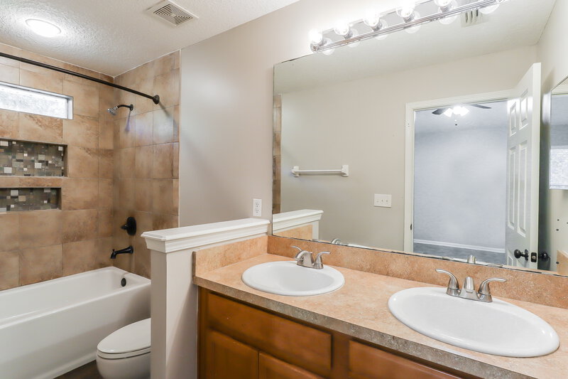 1,850/Mo, 12858 Black Angus Dr Jacksonville, FL 32226 Main Bathroom View