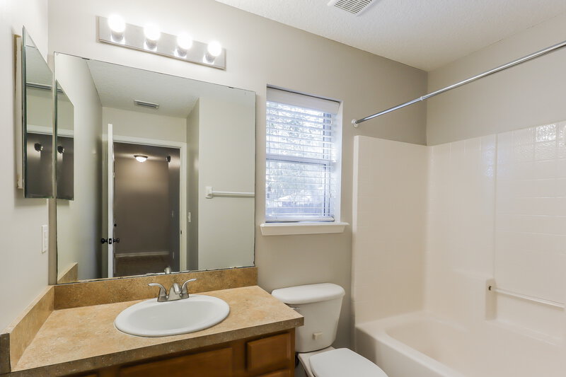 1,850/Mo, 12858 Black Angus Dr Jacksonville, FL 32226 Bathroom View