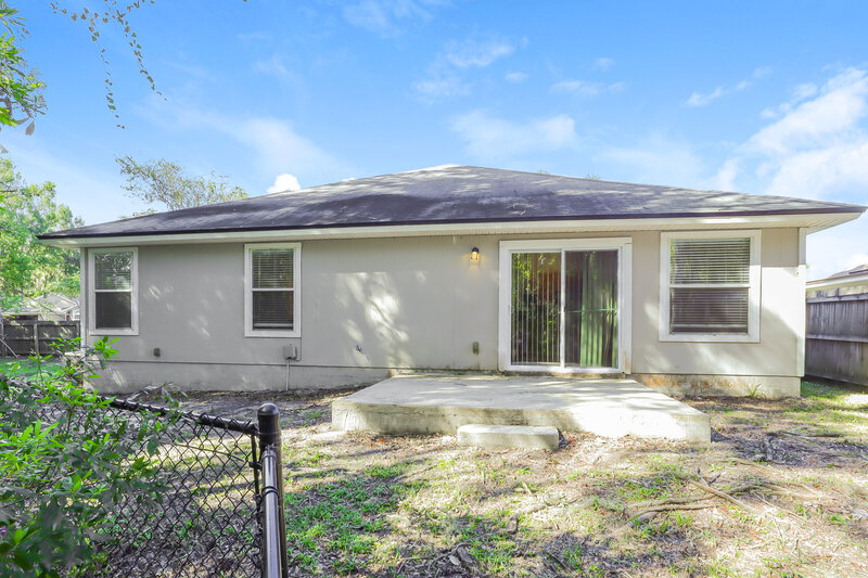 1,850/Mo, 12858 Black Angus Dr Jacksonville, FL 32226 Rear View