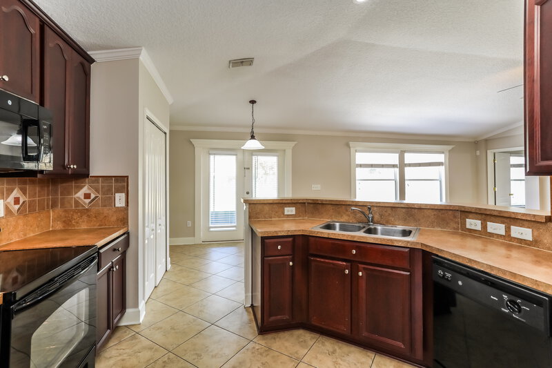 2,320/Mo, 2732 Woodsdale Dr Middleburg, FL 32068 Kitchen View 2