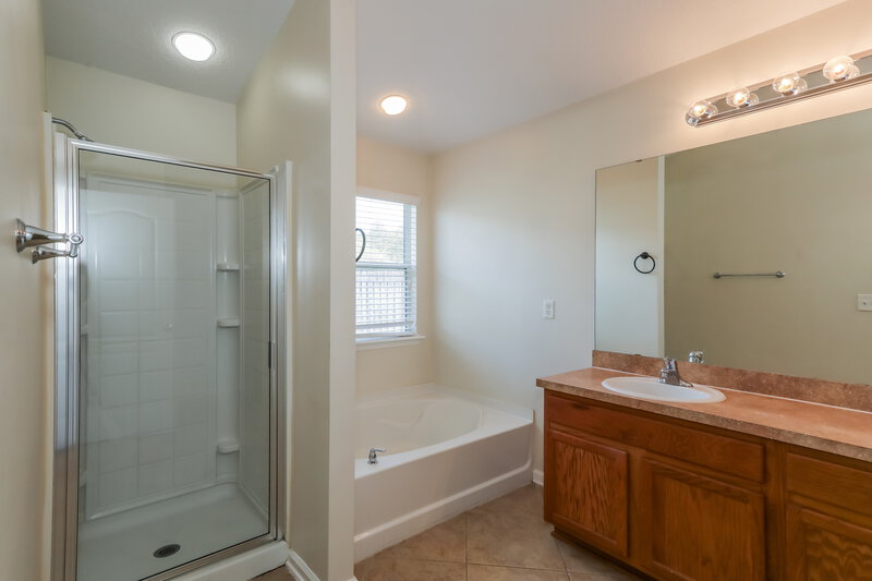 2,315/Mo, 2732 Woodsdale Dr Middleburg, FL 32068 Main Bathroom View