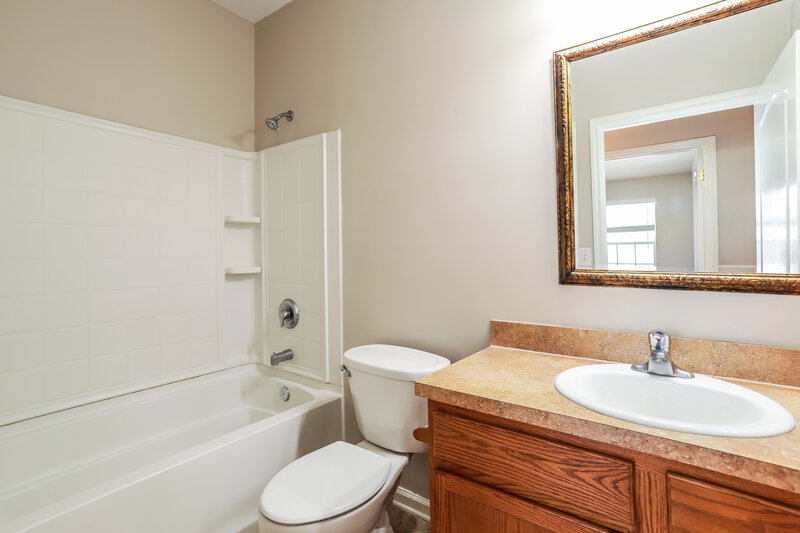 2,320/Mo, 2732 Woodsdale Dr Middleburg, FL 32068 Bathroom View