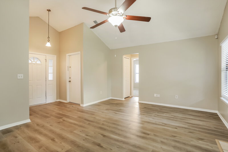 1,580/Mo, 1805 Hollars Pl Middleburg, FL 32068 Living Room View 2