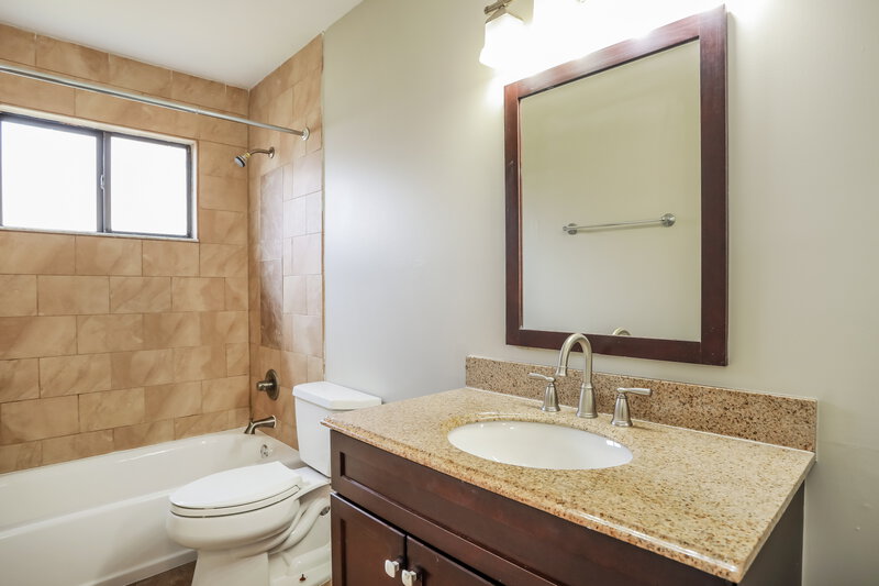 1,580/Mo, 1805 Hollars Pl Middleburg, FL 32068 Bathroom View
