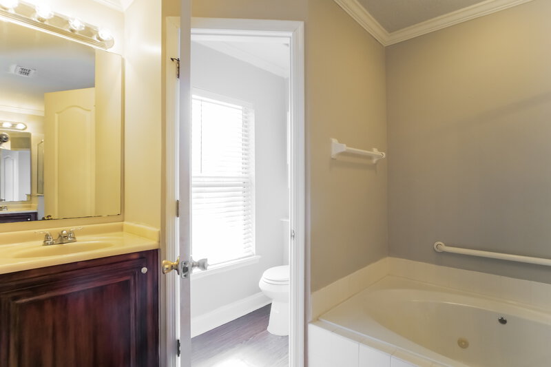 2,370/Mo, 168 Johns Glen Dr Saint Johns, FL 32259 Main Bathroom View 2