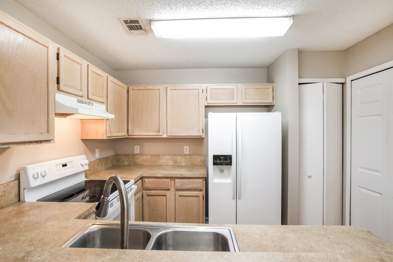 1,750/Mo, 3359 Mandarin Glen Dr Jacksonville, FL 32223 Kitchen View