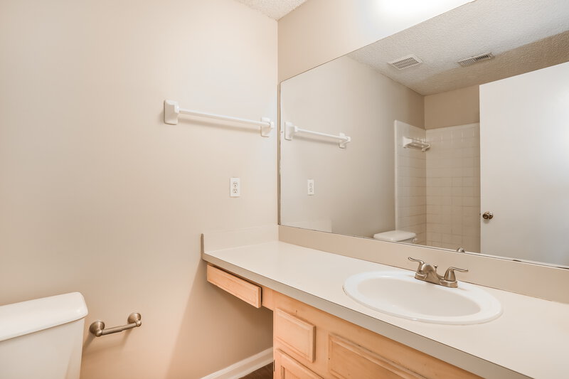 1,750/Mo, 3359 Mandarin Glen Dr Jacksonville, FL 32223 Main Bathroom View