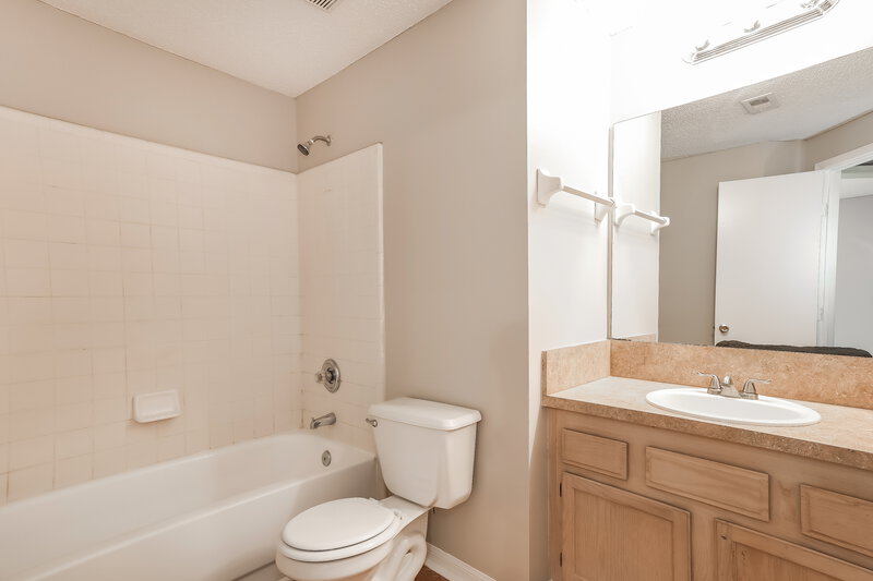 1,750/Mo, 3359 Mandarin Glen Dr Jacksonville, FL 32223 Bathroom View