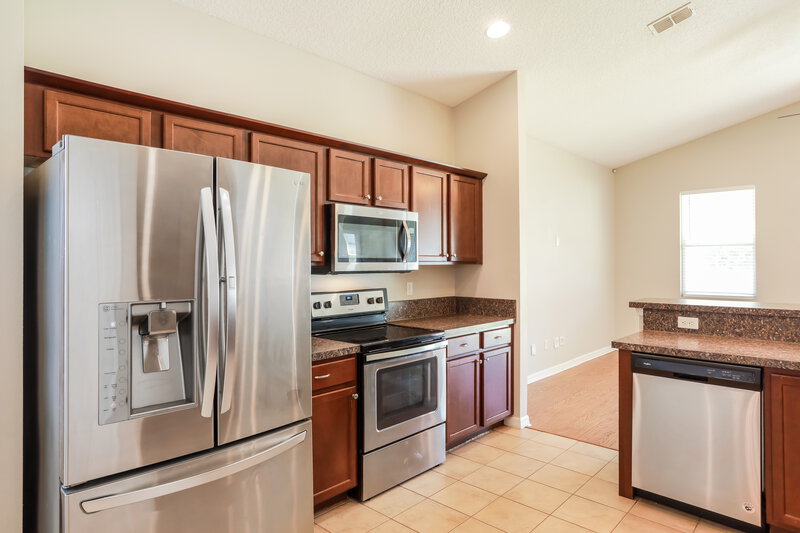 2,075/Mo, 805 Celebration Ln Middleburg, FL 32068 Kitchen View