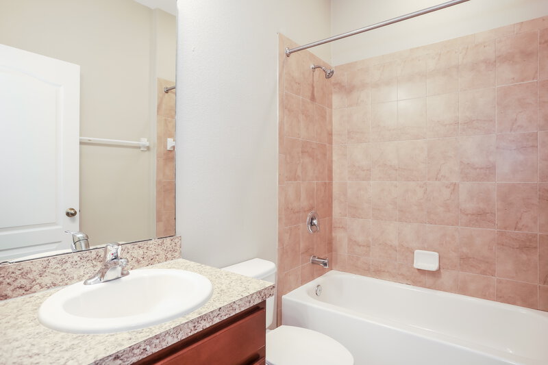 2,075/Mo, 805 Celebration Ln Middleburg, FL 32068 Bathroom View