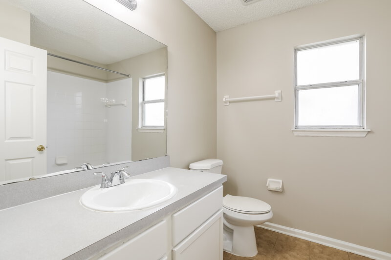 1,785/Mo, 387 Summit Dr Orange Park, FL 32073 Bathroom View