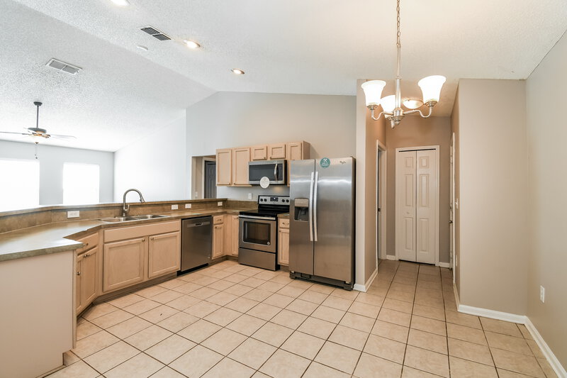 1,755/Mo, 2878 Taylor Hill Dr Jacksonville, FL 32221 Kitchen View