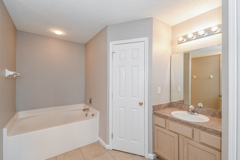 1,755/Mo, 2878 Taylor Hill Dr Jacksonville, FL 32221 Main Bathroom View 2
