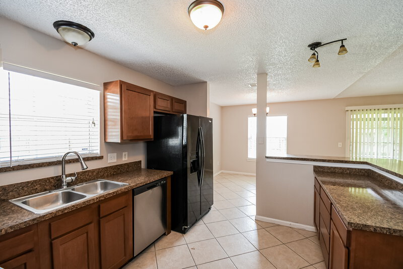 1,765/Mo, 2943 Tuscarora Trl Middleburg, FL 32068 Kitchen View 2