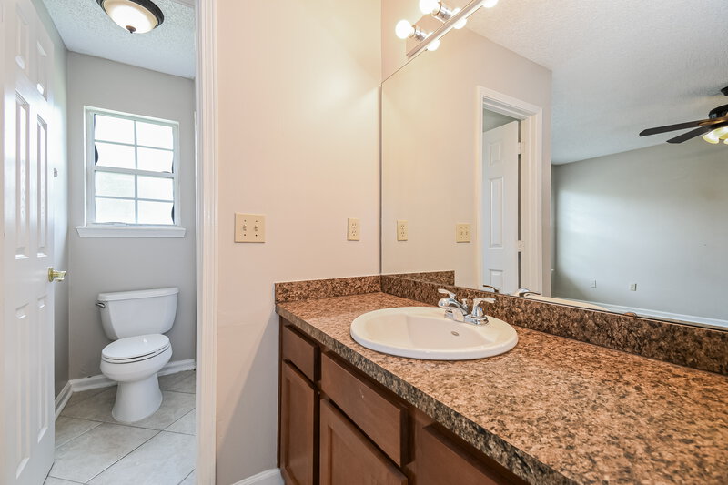 1,765/Mo, 2943 Tuscarora Trl Middleburg, FL 32068 Main Bathroom View